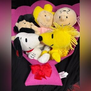 Peanuts Plush Toys Bouquet with Pink Wrap  NEW